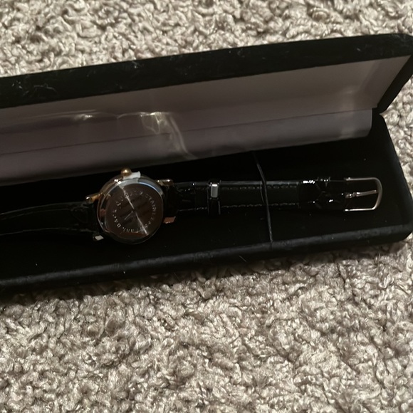 Women’s diamond quartz watch - Picture 2 of 3